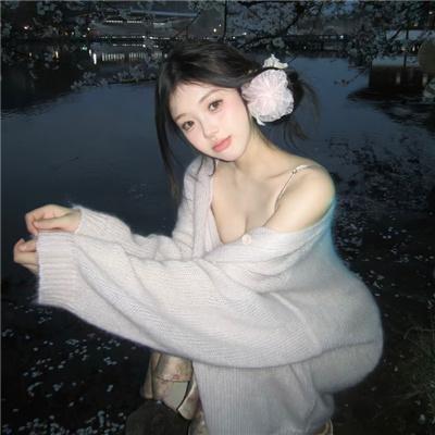 玻璃橱窗中的姑娘